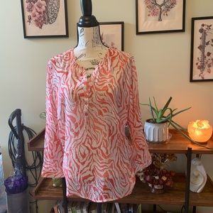 Absolutely beautiful red & white flowy shirt!